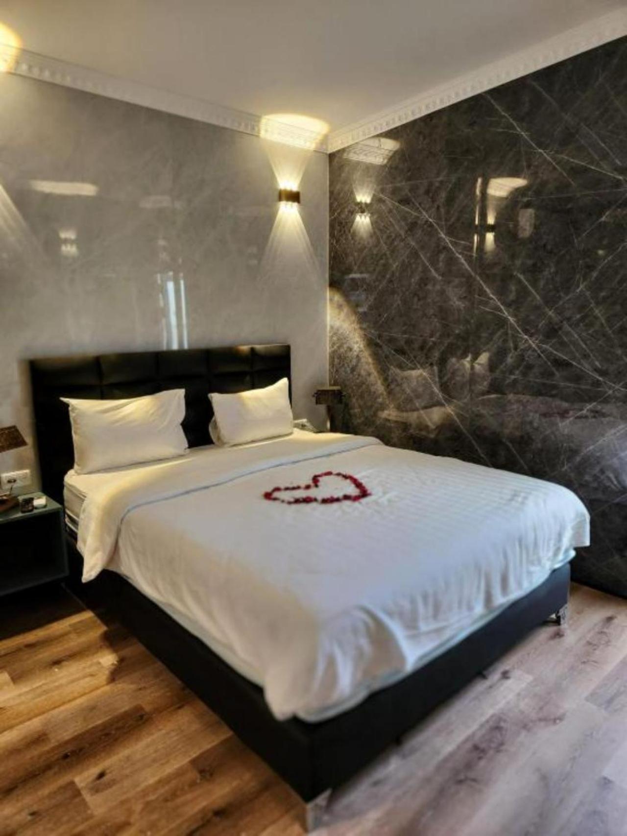 Dream Beach 98 Hotel And Spa Tel Aviv Exterior foto